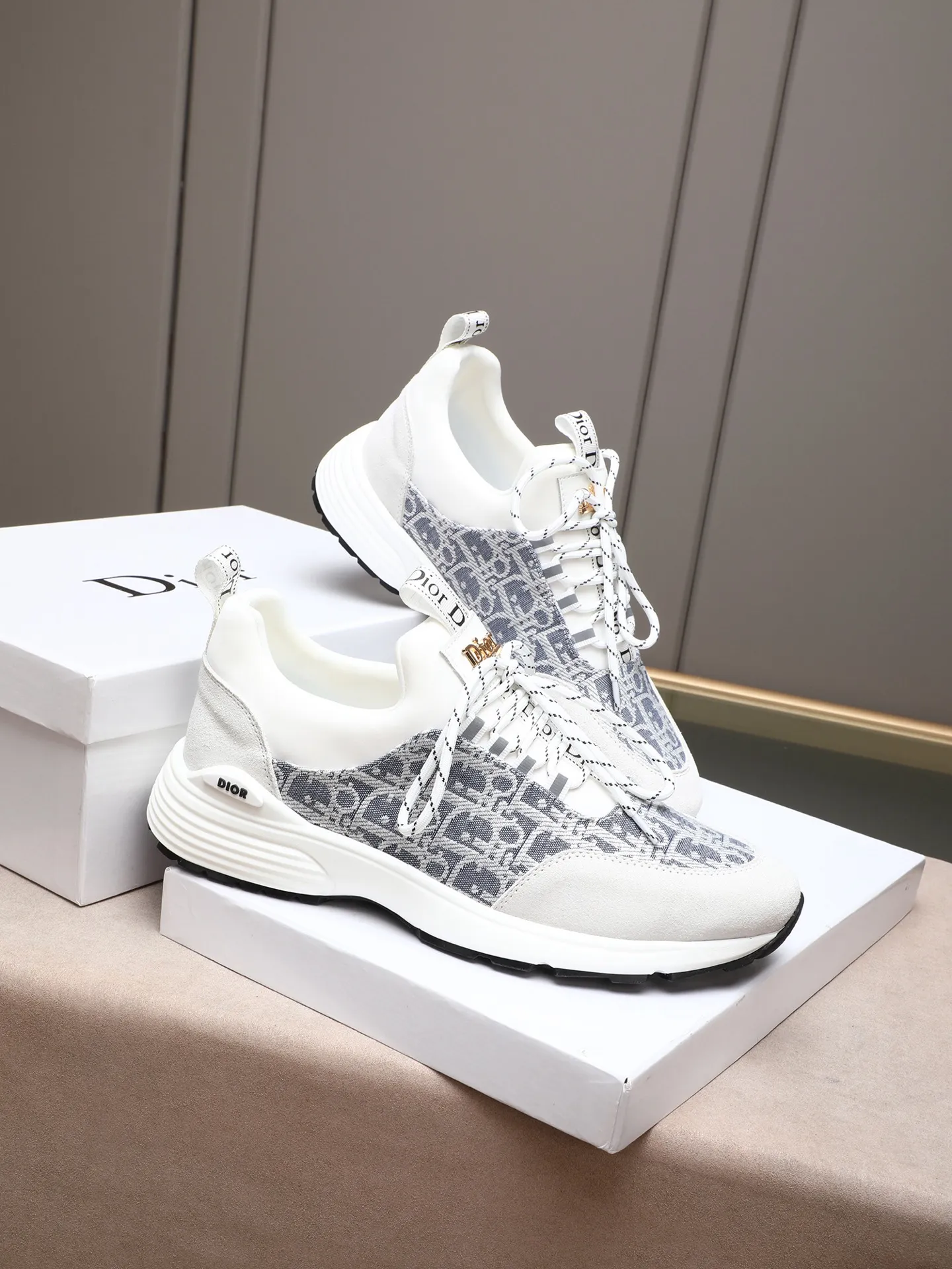 Men's shoes 💰440 💰Dior [Dior] 😘😘High-end series of casual men's shoes, simple and elegant👍👍👍The upper is made of first-layer genuine leather spliced ​​with Dior's special material [sun][sun]; imported first-layer sheepskin lining; special outsole, wear-resistant, lightweight, the overall design is harmonious and unified without lacking personality 👣🌟✨You deserve it! 3 colors😍Sizes 38~44. (45 custom-made) The picture above is a big seller🔥🔥🔥